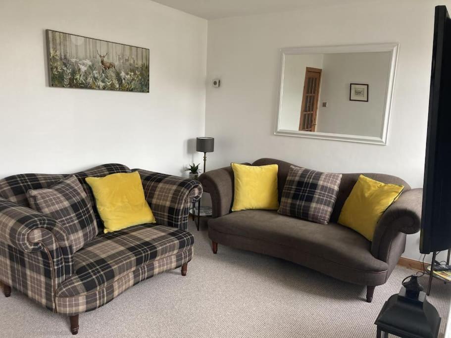 Bright Modern 2 Bedroom Apartment Free Parking And Wi-Fi Aberdeen Bagian luar foto