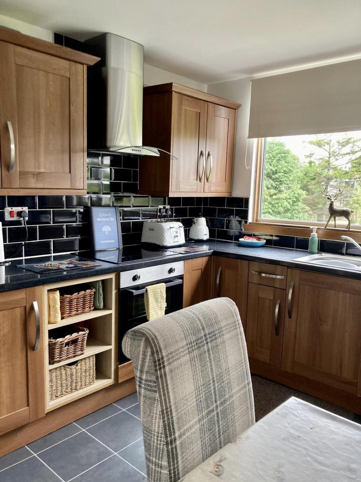 Bright Modern 2 Bedroom Apartment Free Parking And Wi-Fi Aberdeen Bagian luar foto